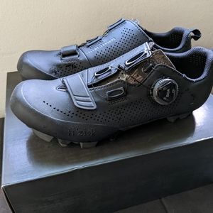 Fizik Terra X5 size 39 mountain bike shoes